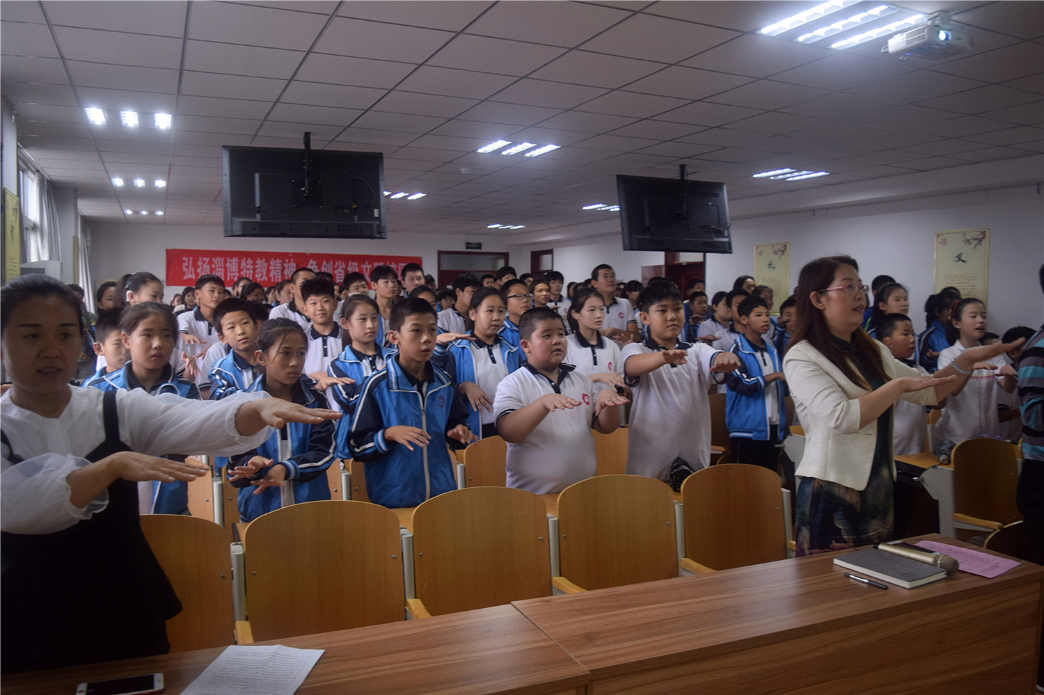 市特教中心組織慶祝國際聾人節(jié)暨國歌新手語使用啟動儀式