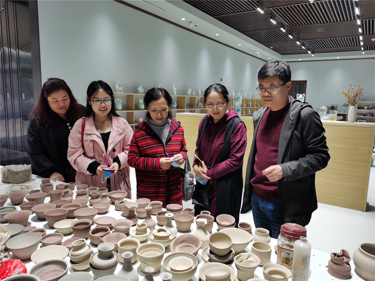 市特教中心組織開展“沉浸陶風(fēng)琉韻，感悟時(shí)代脈博”特色教研活動(dòng)